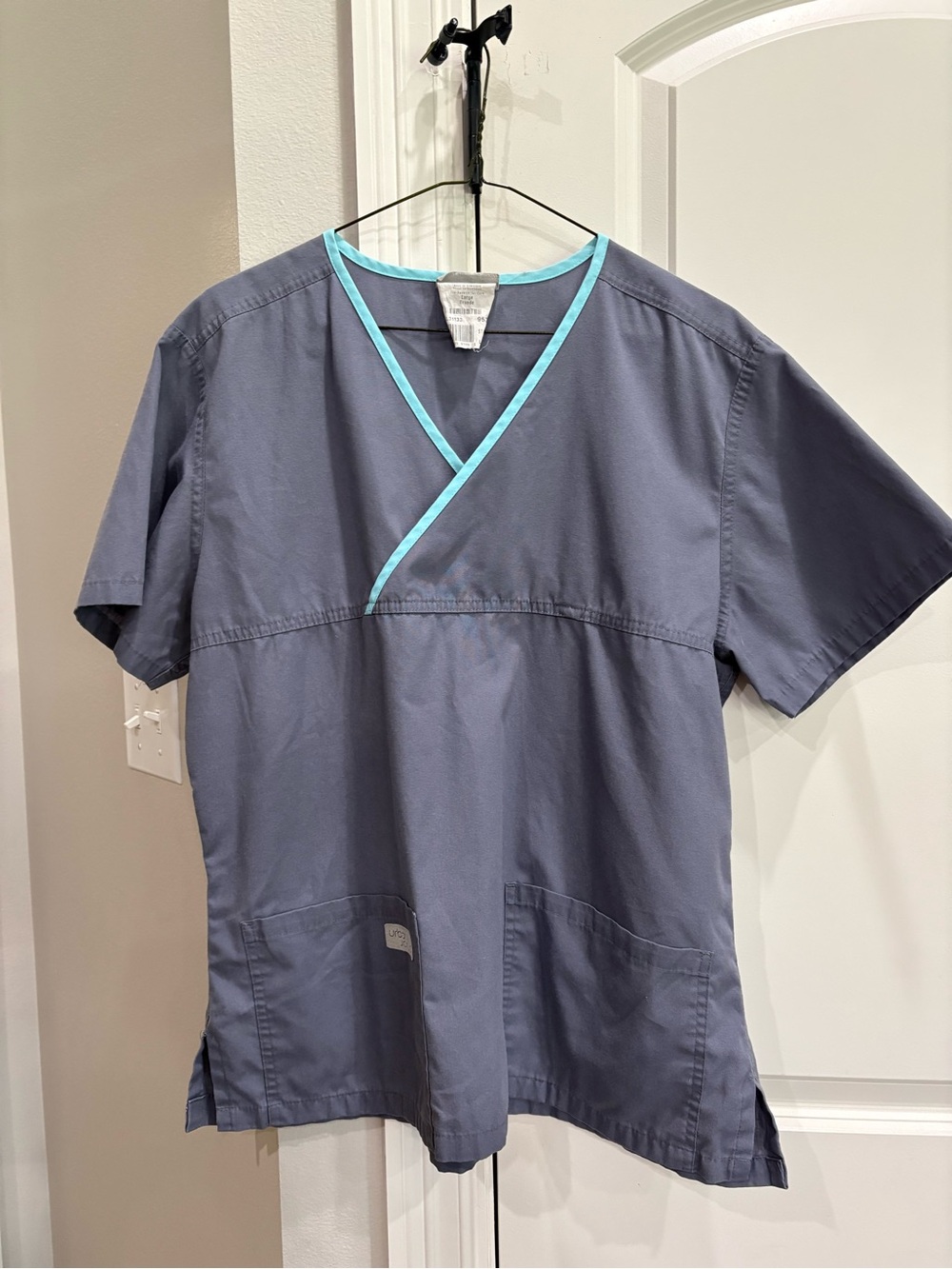 Urbane Scrubs gray with light blue trim scrub top Large 2 front pockets GUC
